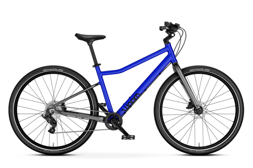 woom EXPLORE 6 Kinderfahrrad 26 Zoll in magnetic blue – Seitenansicht