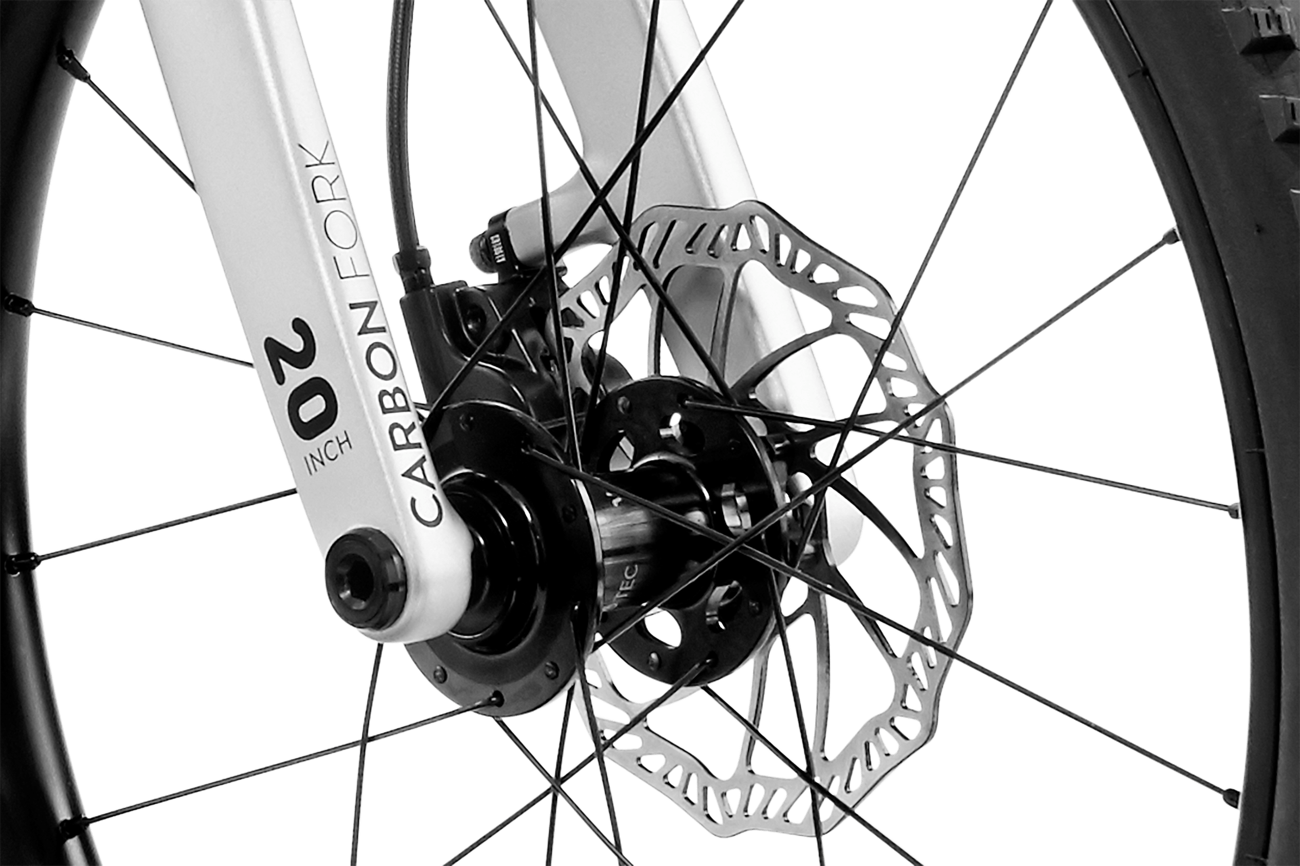 Detailed view of the carbon fork on the woom OFF 4 children's mountain bike.