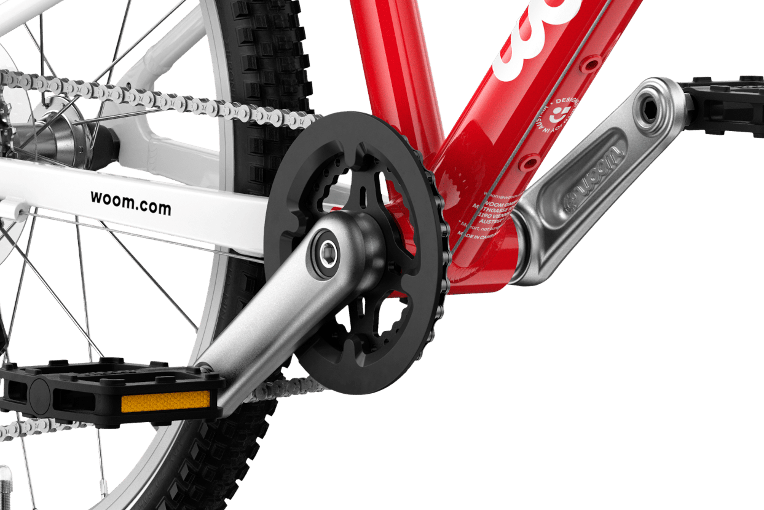 Detailansicht von Kurbel und Pedalen am Kinderfahrrad woom GO 4