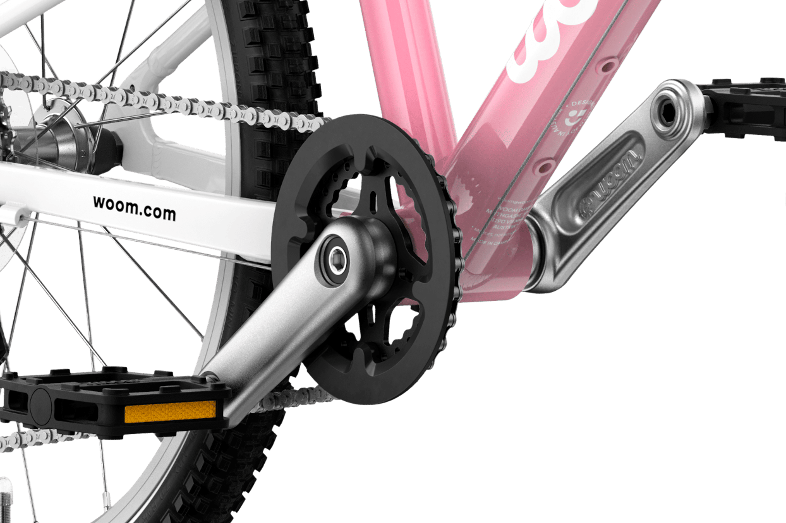 Detailaanzicht van de crank en pedalen van de woom GO 4-kinderfiets
