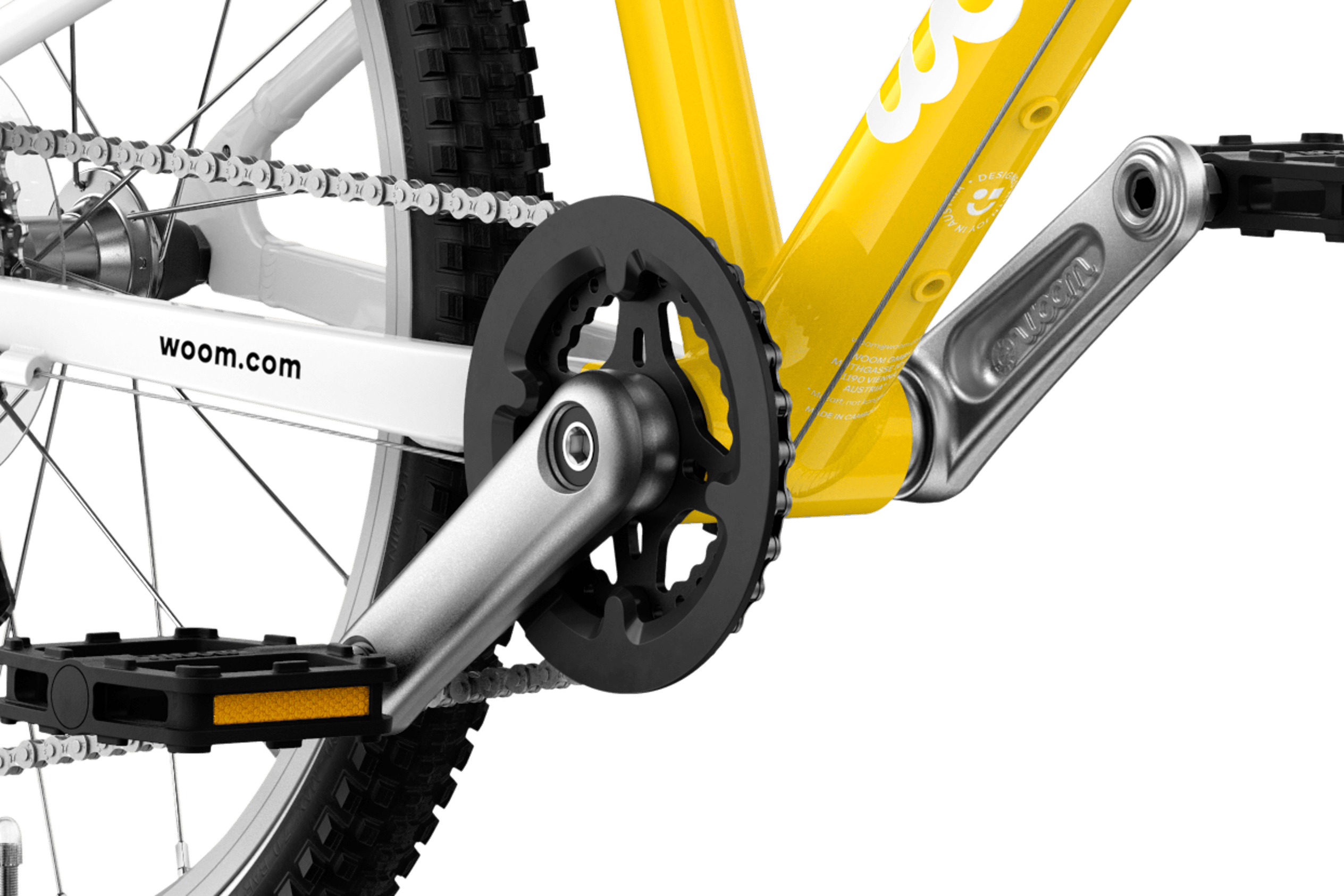 Detaljeret visning af pedalarmene og pedalerne på woom GO 4