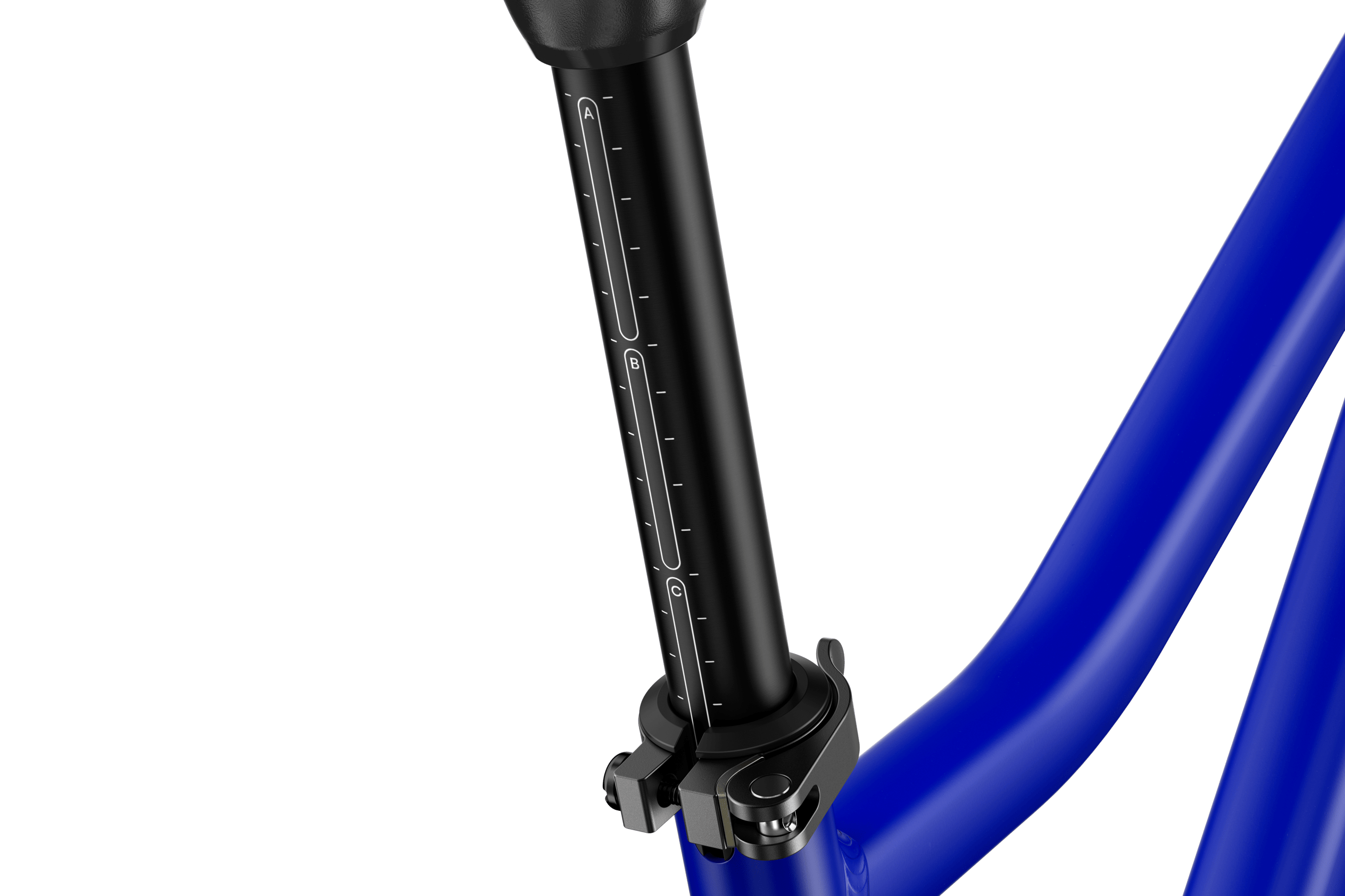 Detaljerad vy av ABC-märkningen på den svarta sadelstolpen på woom EXPLORE 4-barncykeln.
