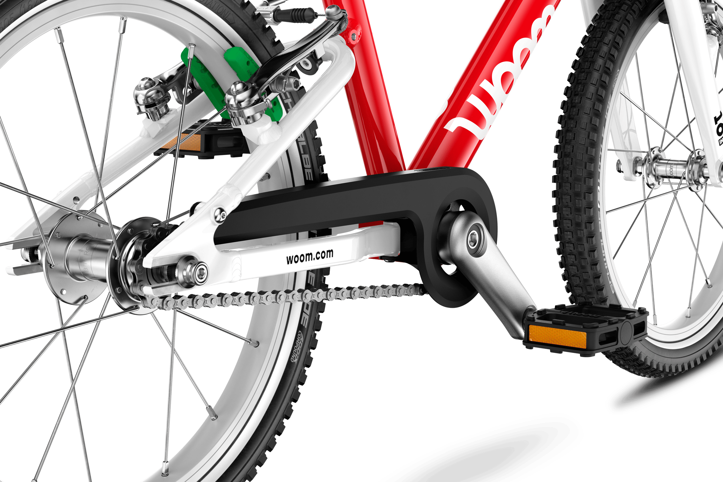Detailed view of the one-winged chainguard on the woom GO 3 children's bike