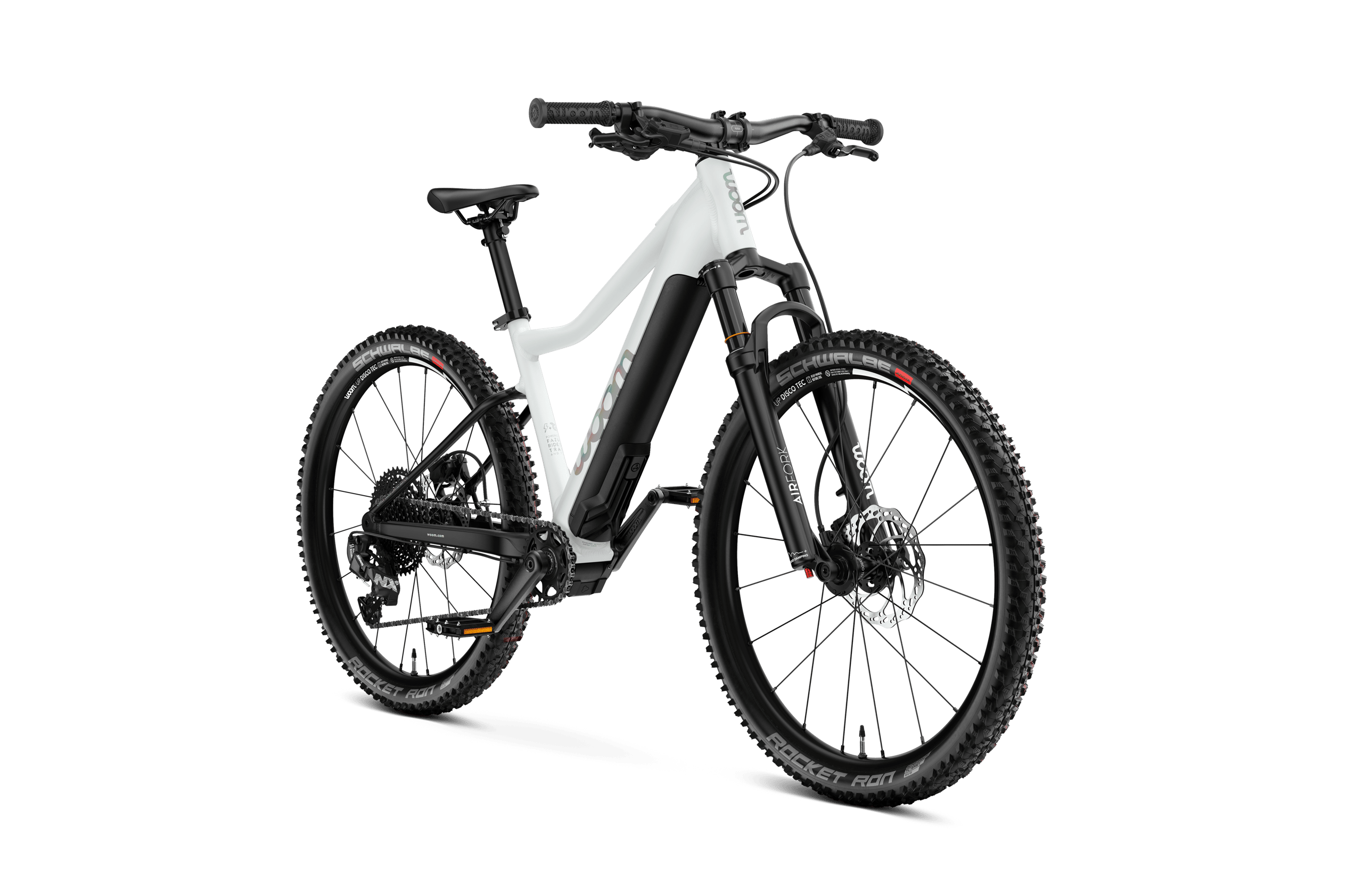 Seitenansicht des woom UP 5 E-Mountainbikes für Kinder ab sieben Jahren in der Farbe cirrus cloud.