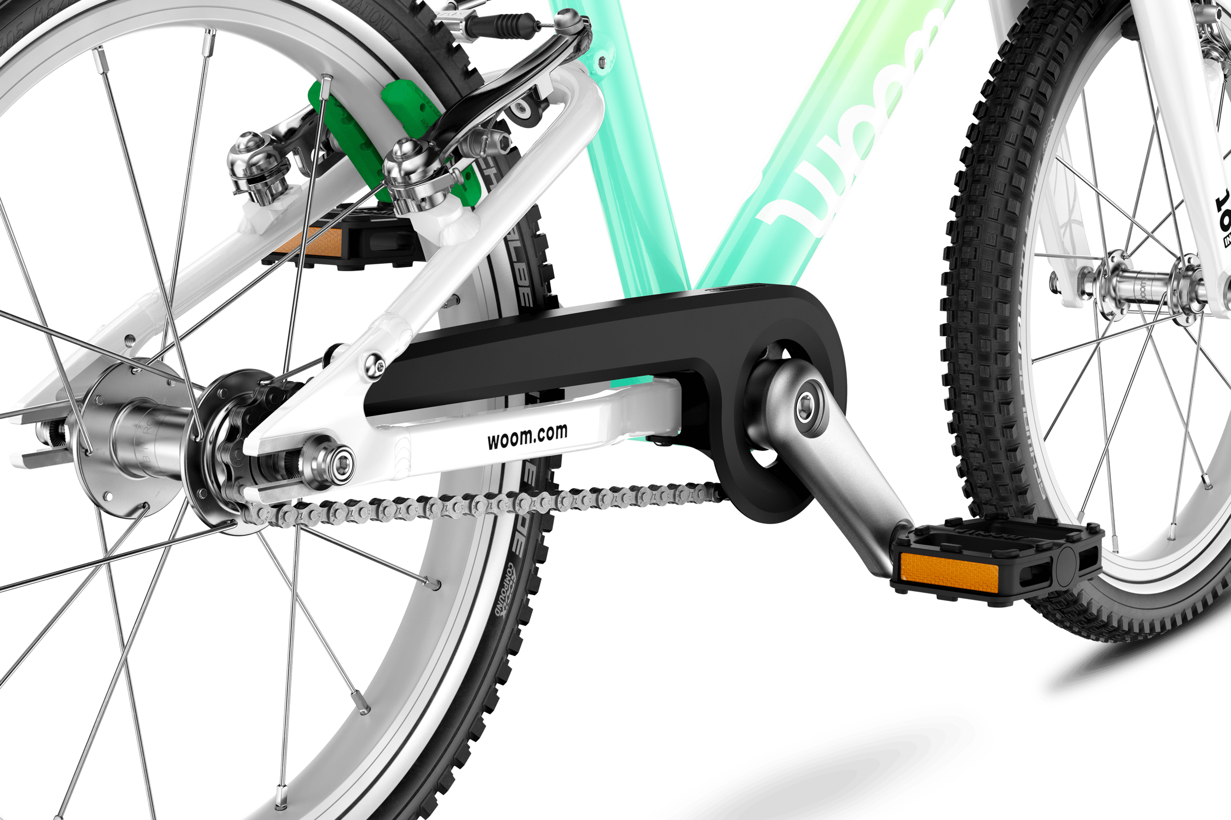 Zoom sur le boitier de chaine semi-ouvert du vélo enfant woom GO 3 AUTOMAGIC