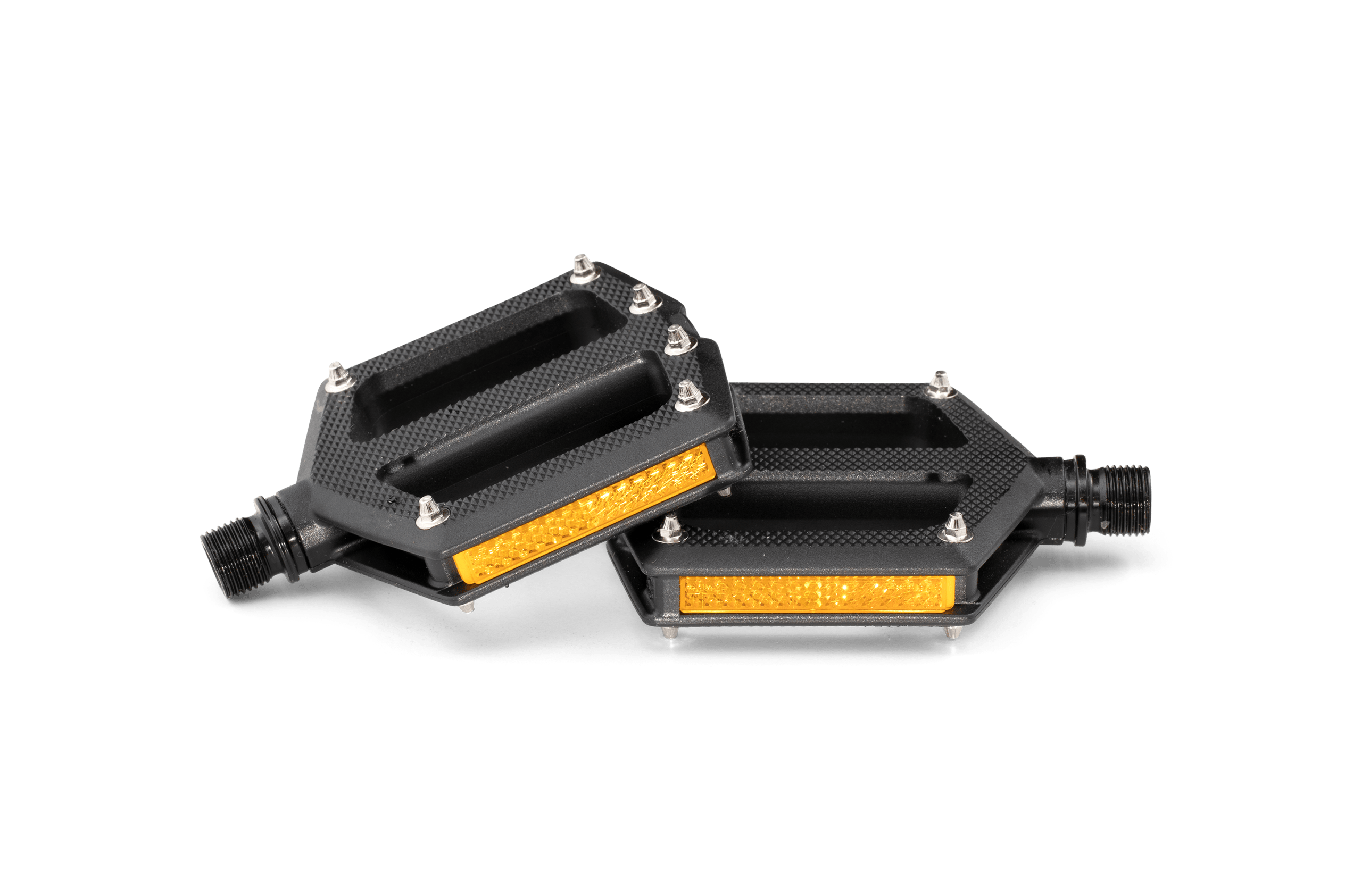 Zwei schwarze Fahrradpedale mit orangefarbenen Reflektoren für die Fahrräder woom OFF/OFF AIR/UP