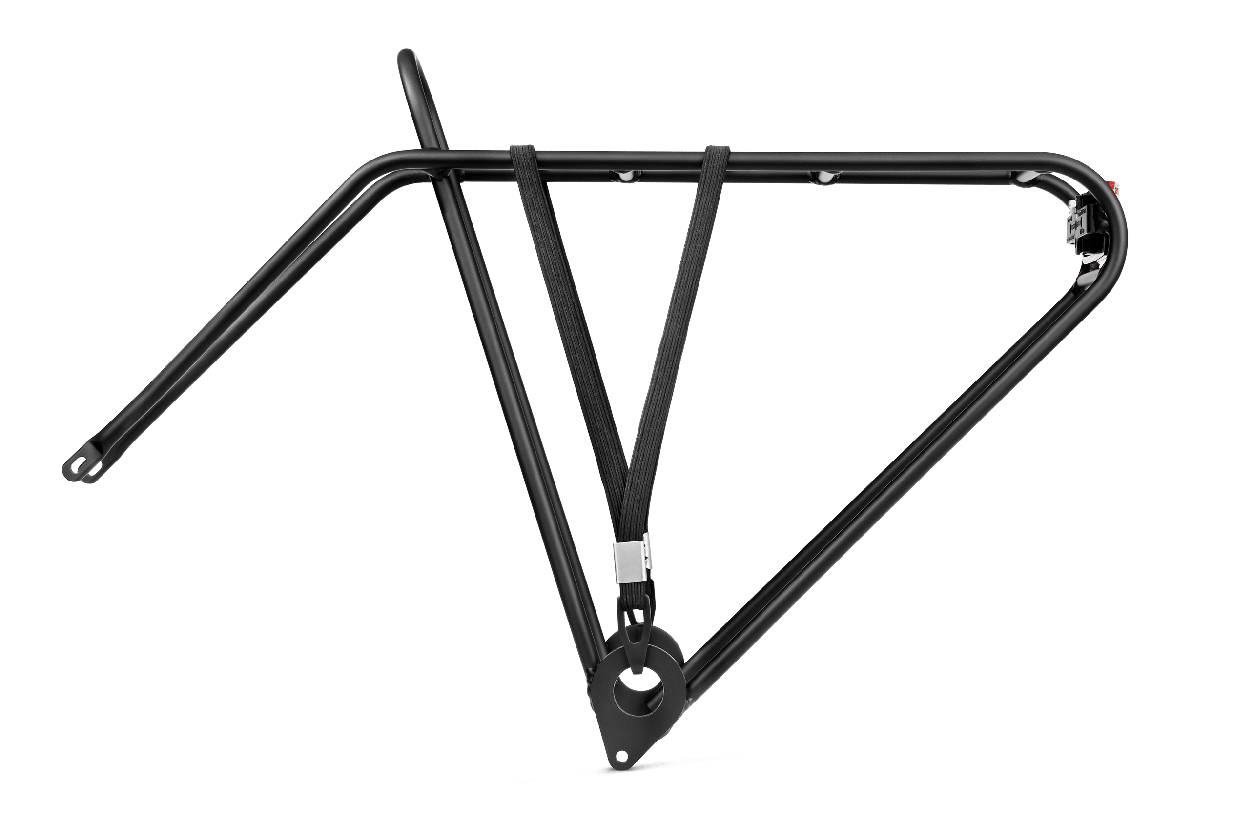 Schwarzer Gepäckträger mit rotem Reflektor für das Hinterrad am woom bike.