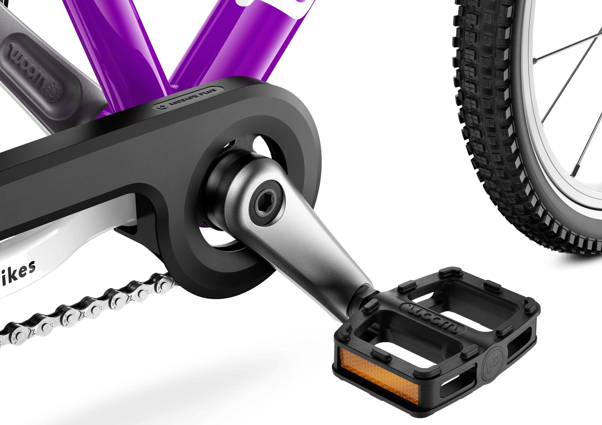 Detailed view of the cranks, pedals and chainguard on the woom ORIGINAL 3 AUTOMAGIC children's bike.