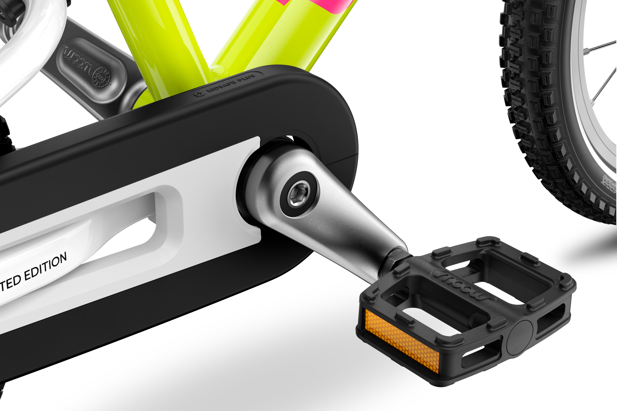 Detailansicht von Pedal, Kurbel und Kettenkasten am Kinderfahrrad woom GO 2