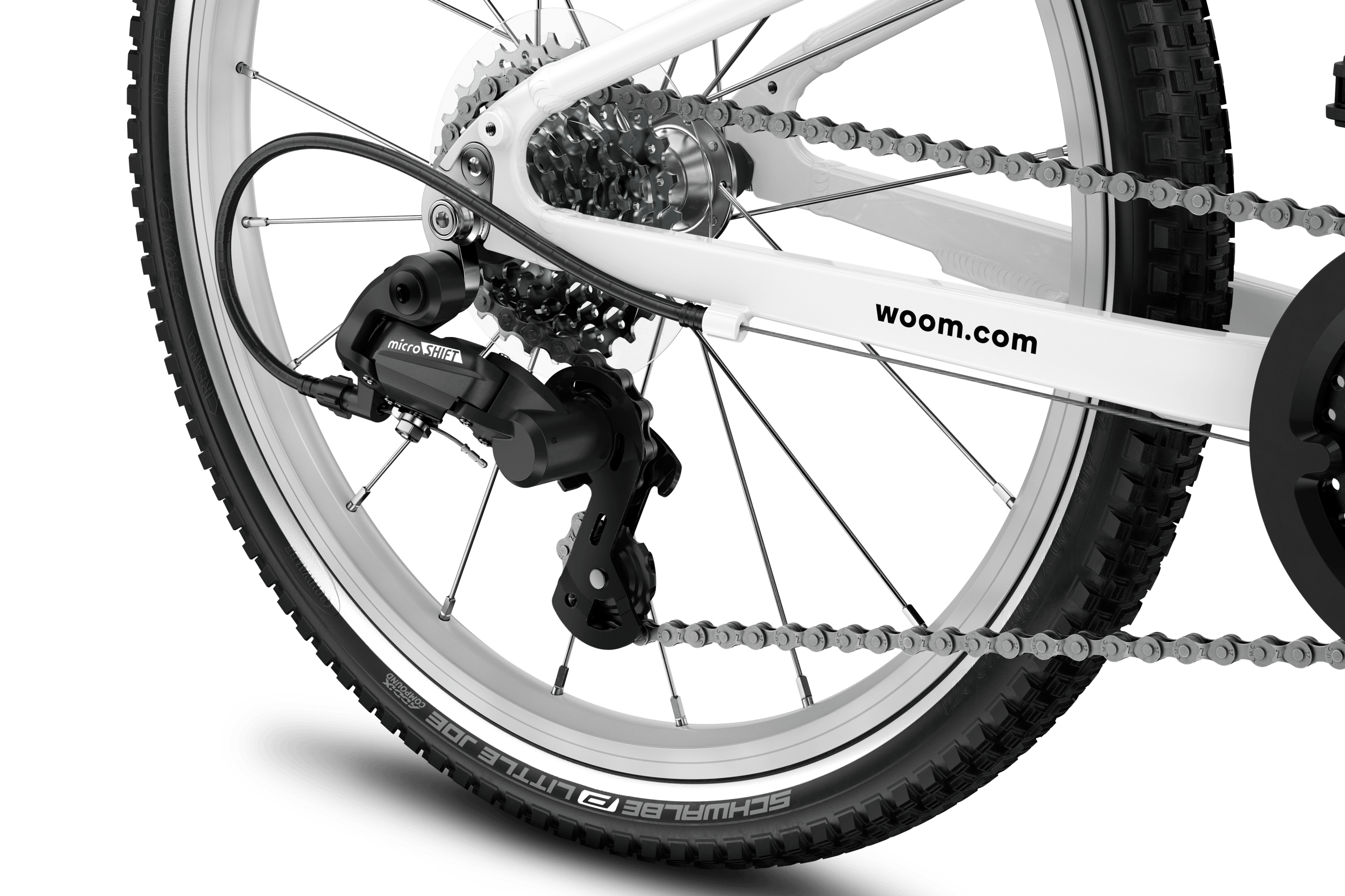 Zoom sur la roue arrière du vélo enfant woom GO 4 avec cassette de pignons et dérailleur microSHIFT