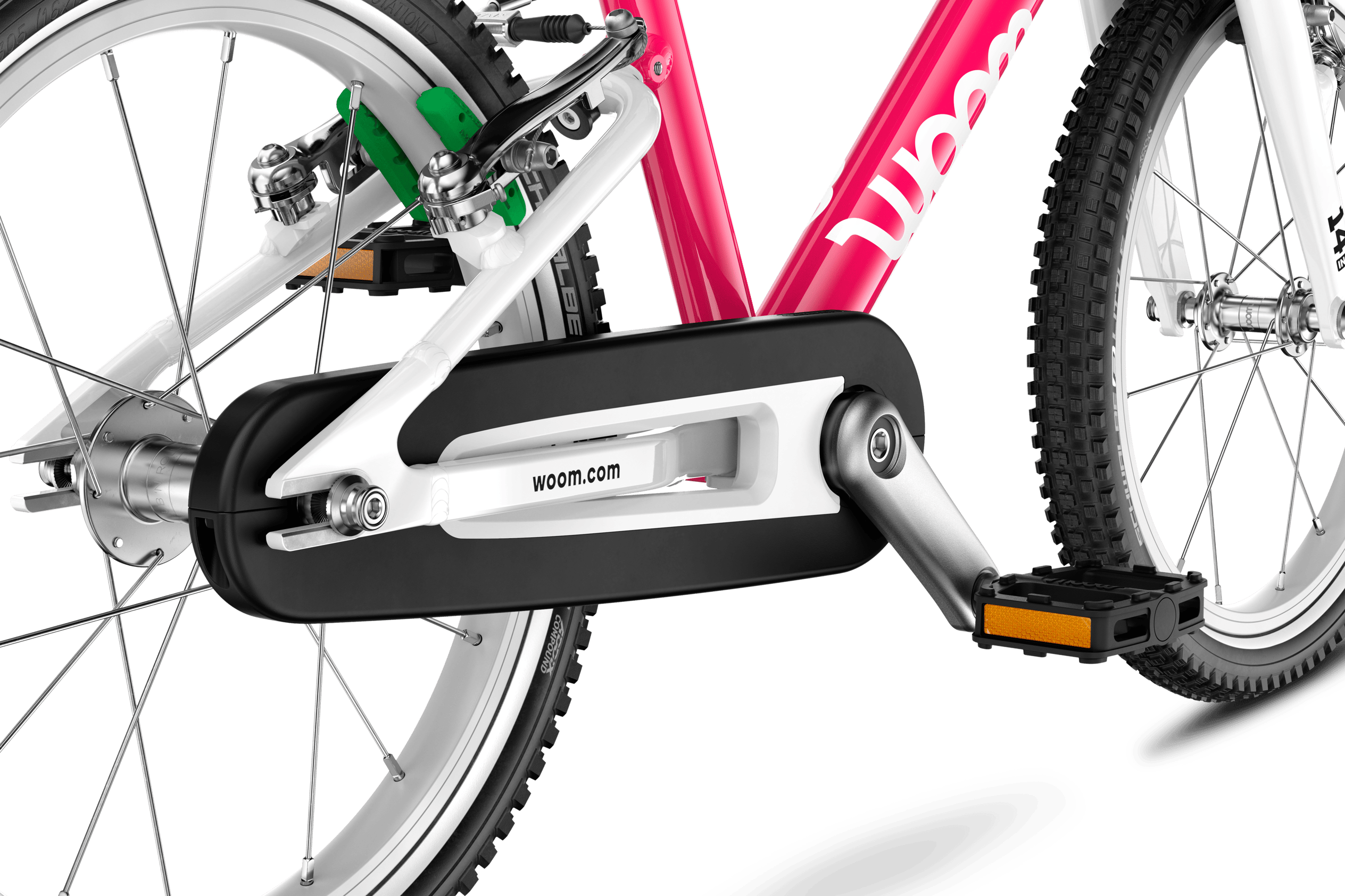 Detailed view of the closed chainguard on the woom GO 2 children's bike