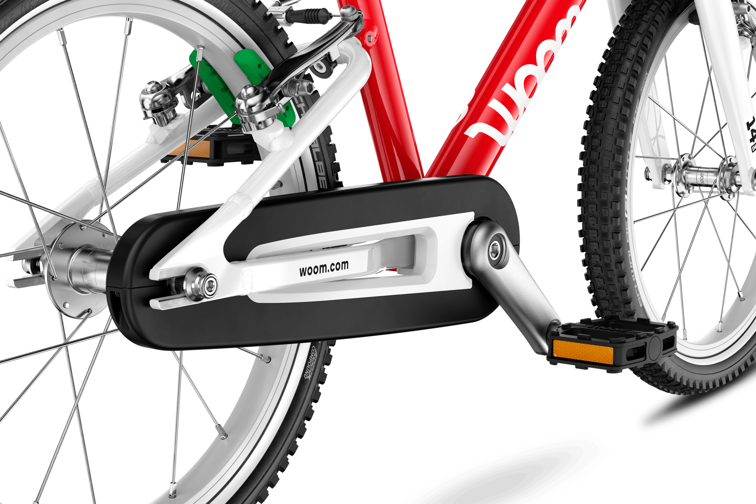 Detailed view of the closed chainguard on the woom GO 2 children's bike