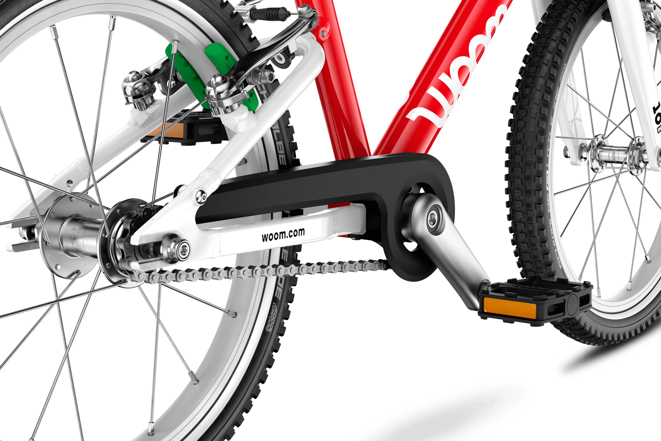 Detailed view of the one-winged chainguard on the woom GO 3 children's bike