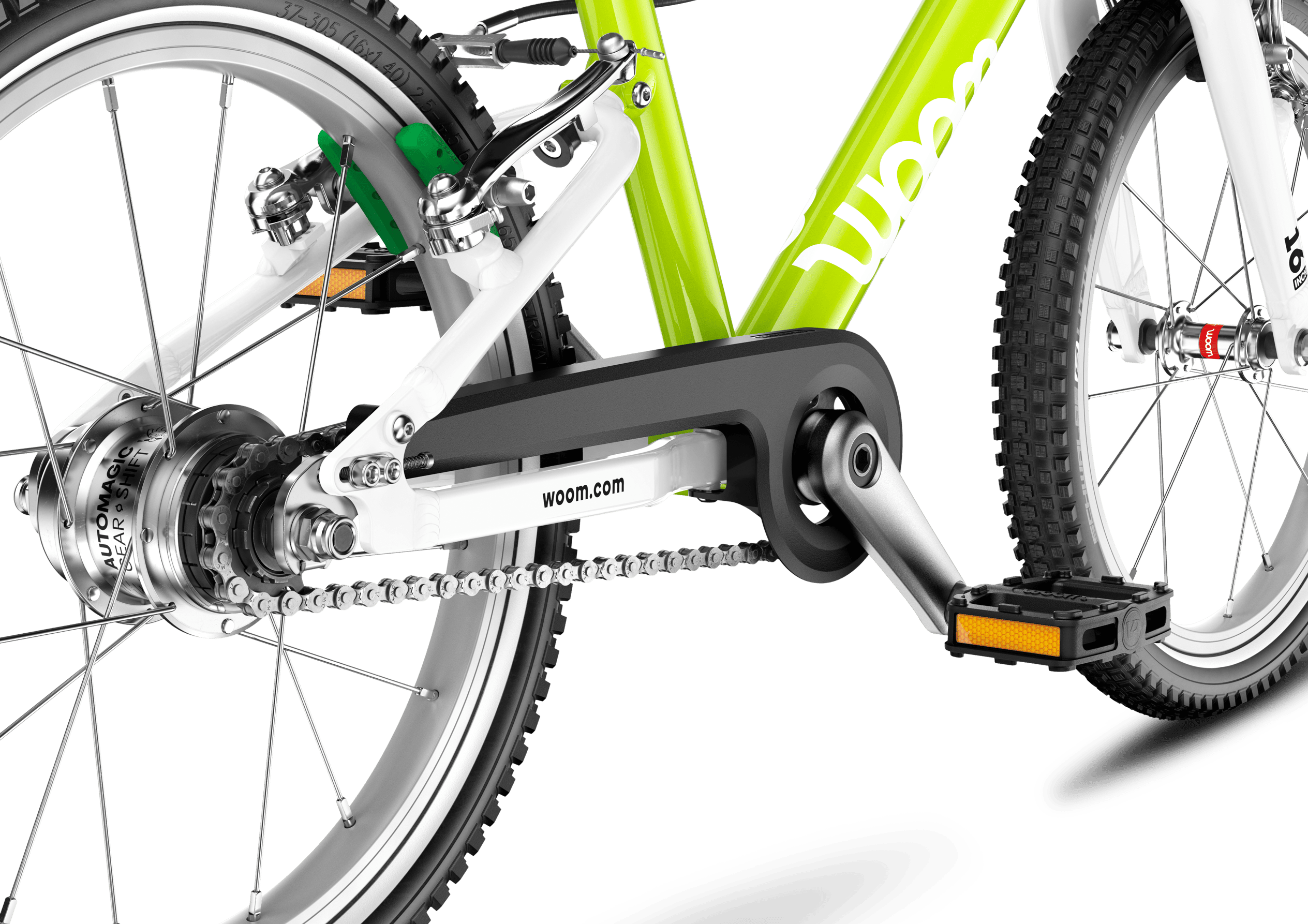 Detailed view of the one-winged chainguard on the woom ORIGINAL 3 AUTOMAGIC children's bike.